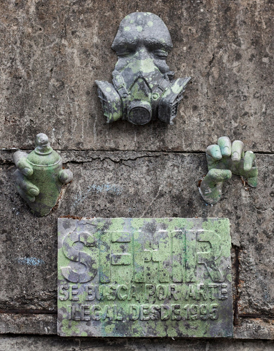 Wanted sculpture (green)